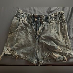 Women’s High Rise Mom Jean Shorts Size 11/30W